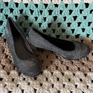 American Eagle Outfitters Black Gray Glitter Kitten Heels Shoes sz 2